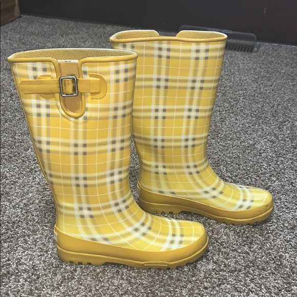 Sperry Shoes - Sperry plaid rain boots